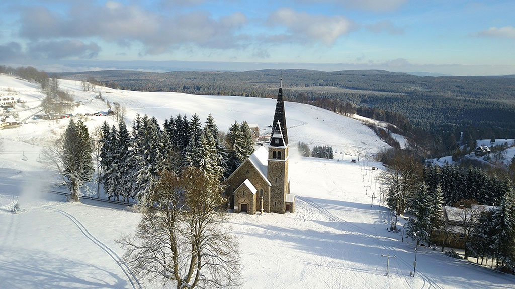 Galeria: Zieleniec Ski Arena - ruszyło naśnieżanie